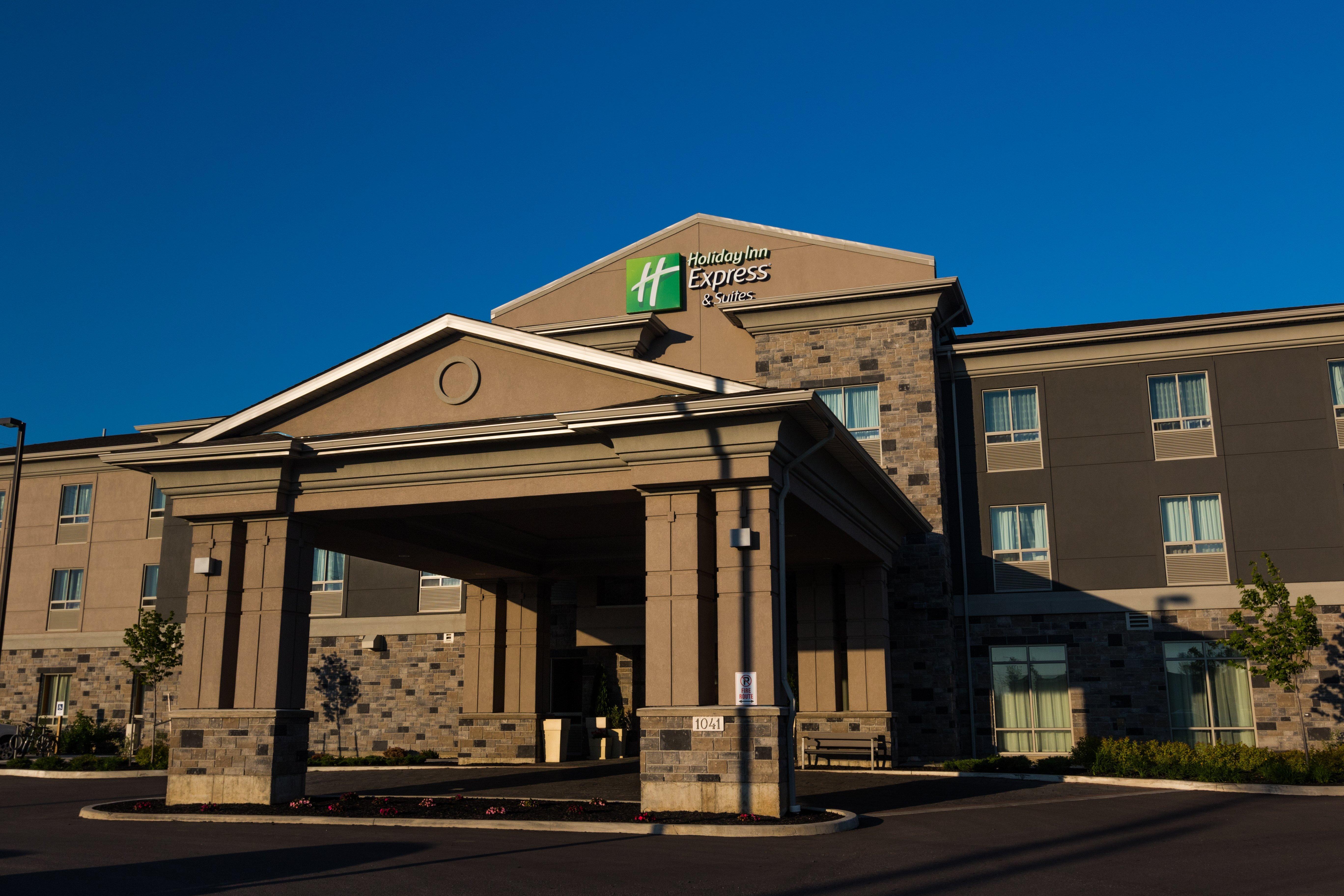 Holiday Inn Express Thunder Bay, An Ihg Hotel Exterior photo